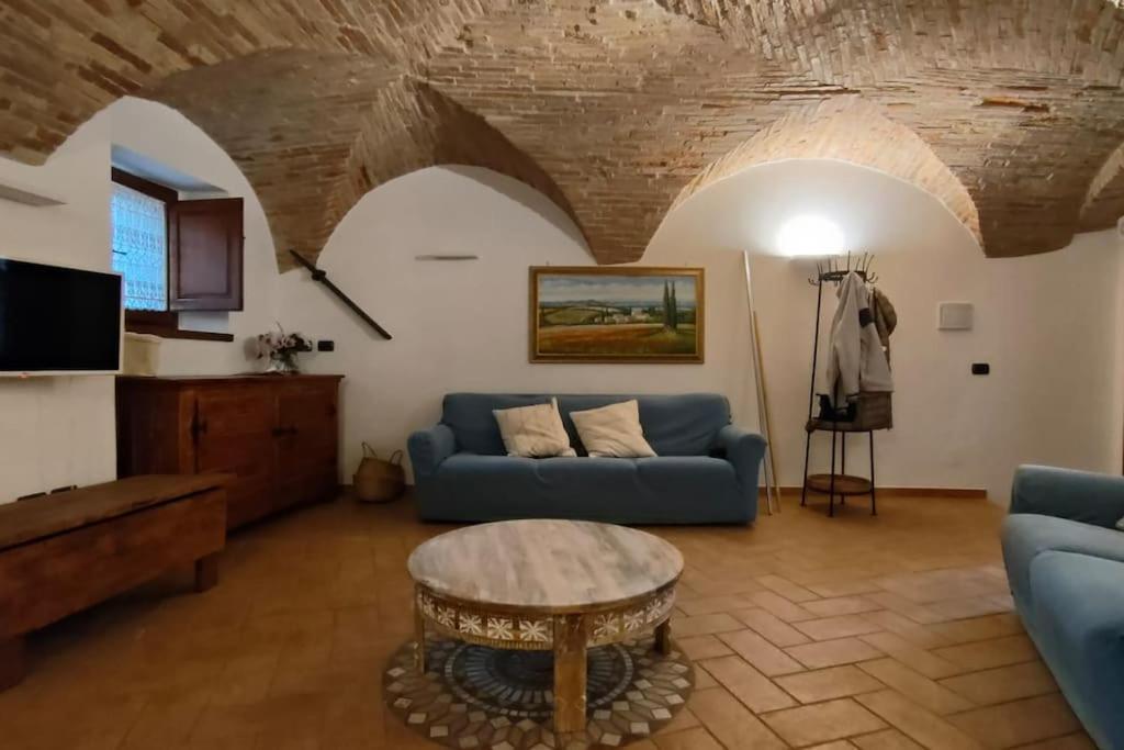 La Cantina Dei Cappuccini Spello Exterior foto